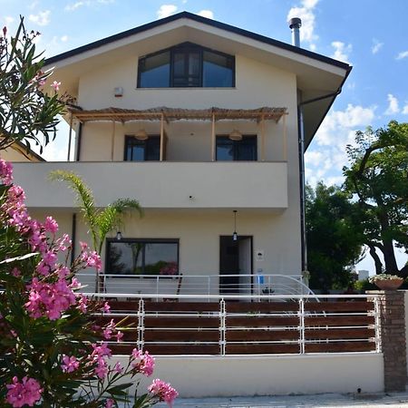 La Ceiba Speciosa Bed & Breakfast Capaccio Exterior photo