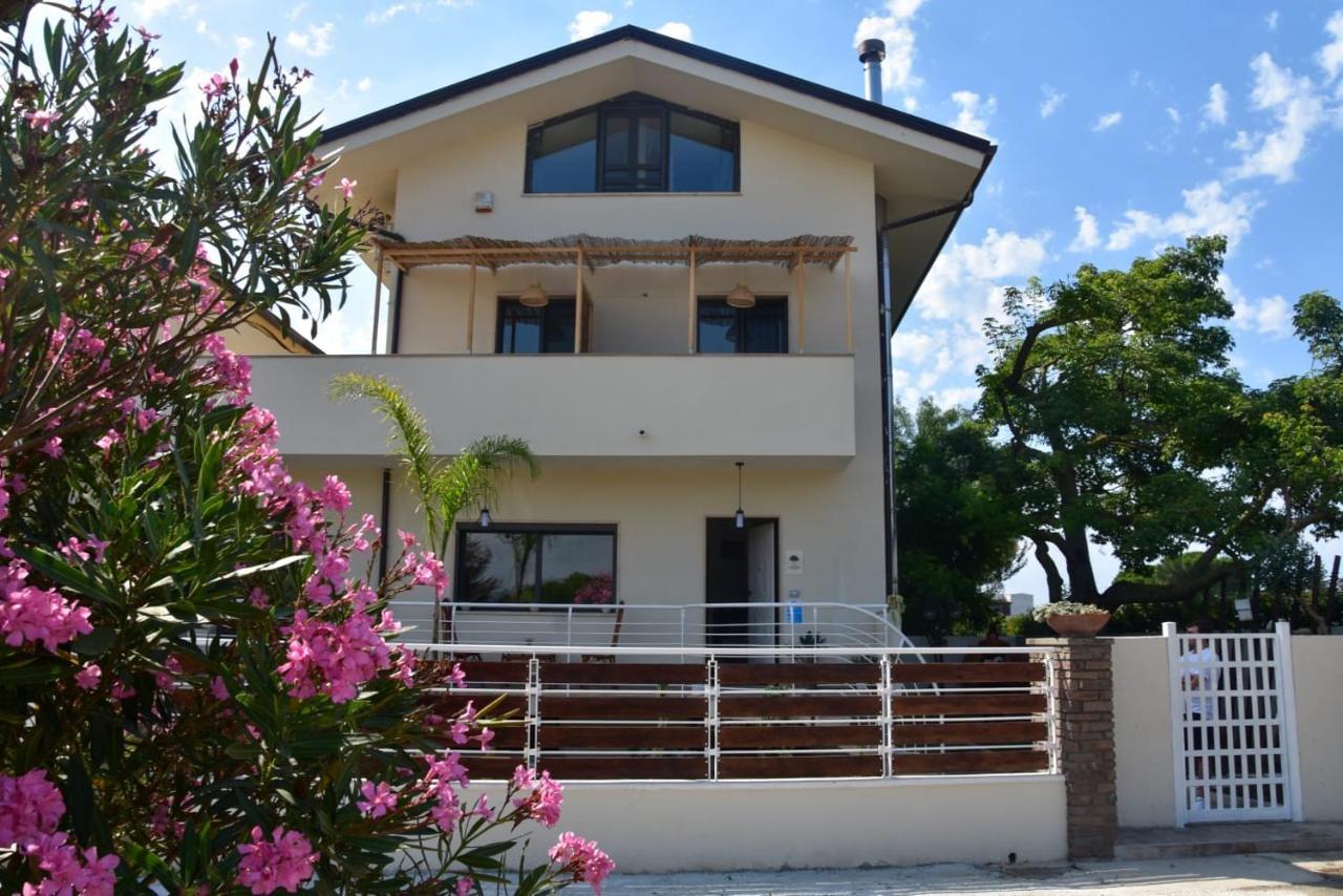 La Ceiba Speciosa Bed & Breakfast Capaccio Exterior photo